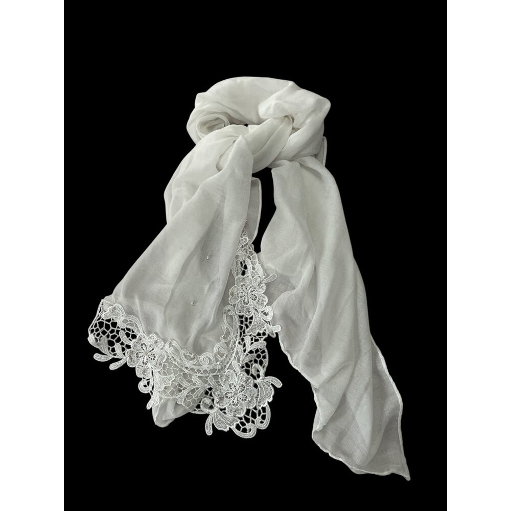 Vintage Al Multazima White Lace-Trimmed Scarf Shawl – 1990s–2000s